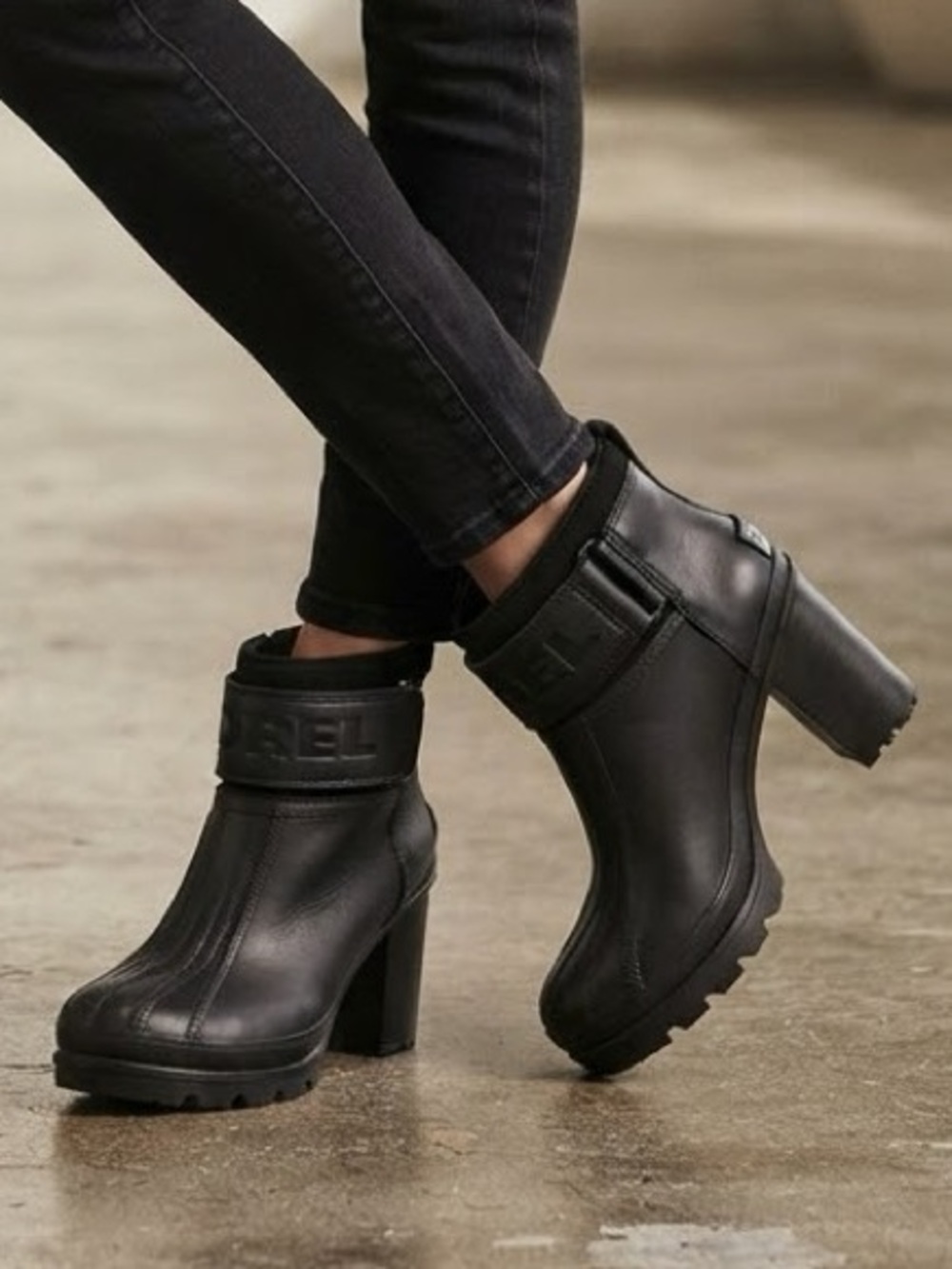 SOREL Medina III Black Waterproof Heeled Rain Boots Size 6